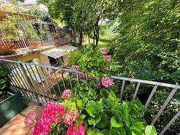 Vicolo - Sleeps 5 With air Con, Wifi, Balcony for Dining and Pool