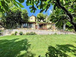 Vicolo - Sleeps 5 With air Con, Wifi, Balcony for Dining and Pool