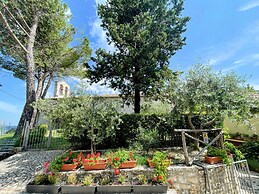 Vicolo - Sleeps 5 With air Con, Wifi, Balcony for Dining and Pool