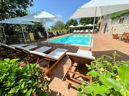 Vicolo - Sleeps 5 With air Con, Wifi, Balcony for Dining and Pool