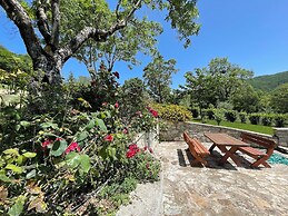 Vicolo - Sleeps 5 With air Con, Wifi, Balcony for Dining and Pool