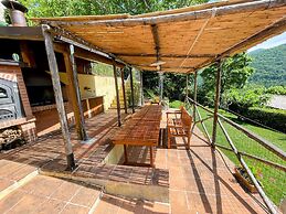 Vicolo - Sleeps 5 With air Con, Wifi, Balcony for Dining and Pool