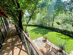 Vicolo - Sleeps 5 With air Con, Wifi, Balcony for Dining and Pool