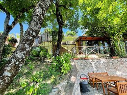 Vicolo - Sleeps 5 With air Con, Wifi, Balcony for Dining and Pool