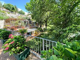 Vicolo - Sleeps 5 With air Con, Wifi, Balcony for Dining and Pool