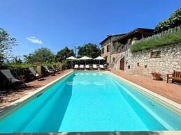 Vicolo - Sleeps 5 With air Con, Wifi, Balcony for Dining and Pool