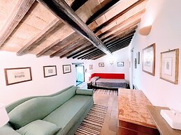 Vicolo - Sleeps 5 With air Con, Wifi, Balcony for Dining and Pool