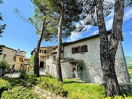 Vicolo - Sleeps 5 With air Con, Wifi, Balcony for Dining and Pool