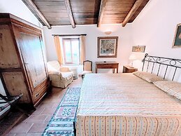 Vicolo - Sleeps 5 With air Con, Wifi, Balcony for Dining and Pool