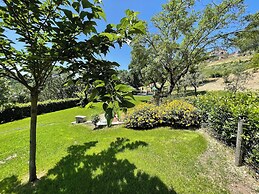 Vicolo - Sleeps 5 With air Con, Wifi, Balcony for Dining and Pool