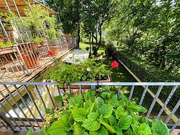 Vicolo - Sleeps 5 With air Con, Wifi, Balcony for Dining and Pool