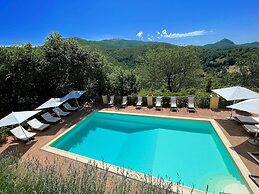 Vicolo - Sleeps 5 With air Con, Wifi, Balcony for Dining and Pool