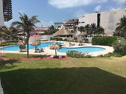 Studio 101 in the Heart of the Hotel Zone