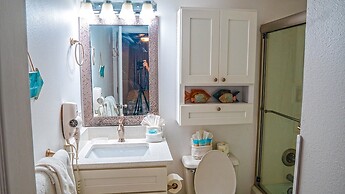 Pelican Beach 0206 1 Bedroom Condo by Pelican Beach Management