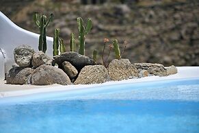 Paraga Scorpios Villa 2 7mins Walk to Beach by Calypso Sunset Villas