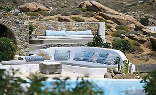 Paraga Scorpios Villa 2 7mins Walk to Beach by Calypso Sunset Villas