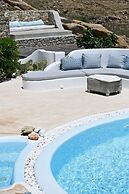 Paraga Scorpios Villa 2 7mins Walk to Beach by Calypso Sunset Villas