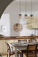 Paraga Scorpios Villa 2 7mins Walk to Beach by Calypso Sunset Villas