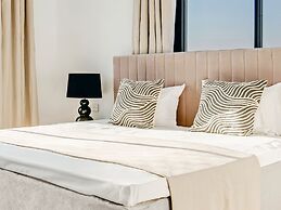 Sanders Crystal 2 - Popular Studio With Shared Rooftop