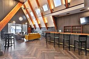 The Birch Ridge: European Room #8 - King Suite In Killington, Vermont.