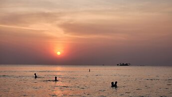 Riverside Mini Hotel Grand World