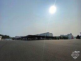 Riverside Mini Hotel Grand World