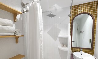 Riverside Mini Hotel Grand World