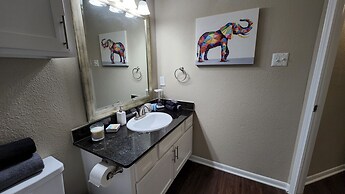 Near Nrg - Book For Rodeo - 2 Bedroom 2 Bath - Resort Style Pool