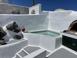 Charming 2-bed Villa in Thera With Outdoor hot tub