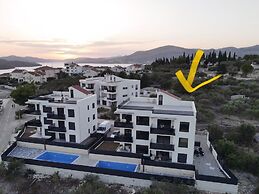 Cozy Loft Studio With Rooftop, Seaview & Pool