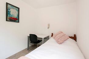 Room in Guest Room - Cuarto En Las Lomas!
