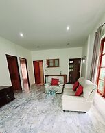 Beautiful Bungalow With Shared Outdoor Pool and 2km From the Beach