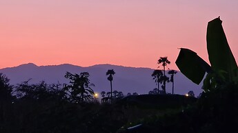 Beautiful Bungalow With Shared Outdoor Pool and 2km From the Beach