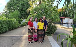 Beautiful Bungalow With Shared Outdoor Pool and 2km From the Beach