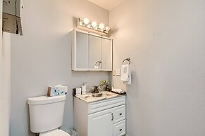 Charming Mid Century Home Near Airport & Columbia River