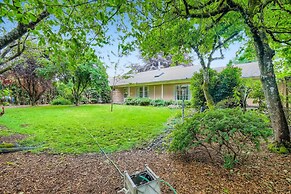 Charming Mid Century Home Near Airport & Columbia River