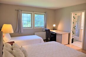 Charming Mid Century Home Near Airport & Columbia River