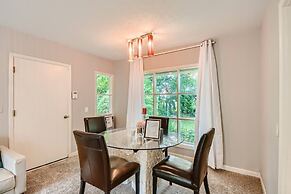 Charming Mid Century Home Near Airport & Columbia River