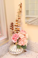 Charming Mid Century Home Near Airport & Columbia River