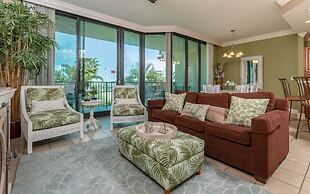 Phoenix on the Bay 2 by Brett Robinson Vacations