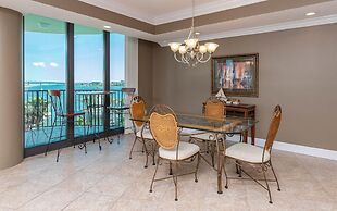 Phoenix on the Bay 2 by Brett Robinson Vacations