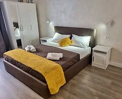 Apartment Near the Colosseum With Metro Line A a 2-minute Walk Away