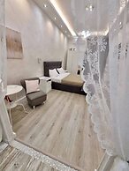 Apartment Near the Colosseum With Metro Line A a 2-minute Walk Away