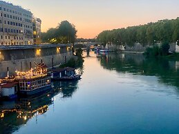 Apartment Near the Colosseum With Metro Line A a 2-minute Walk Away