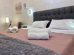 Apartment Near the Colosseum With Metro Line A a 2-minute Walk Away