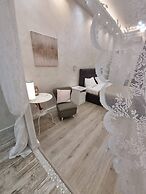 Apartment Near the Colosseum With Metro Line A a 2-minute Walk Away