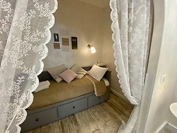 Apartment Near the Colosseum With Metro Line A a 2-minute Walk Away