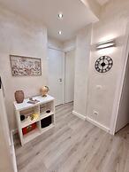 Apartment Near the Colosseum With Metro Line A a 2-minute Walk Away