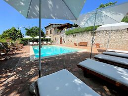 Torretta Sleeps 5 With Pool and Exclusiv