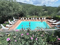 Torretta Sleeps 5 With Pool and Exclusiv